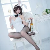 周叽是可爱兔兔《加藤惠兔女郎》主题写真：32张全套美图