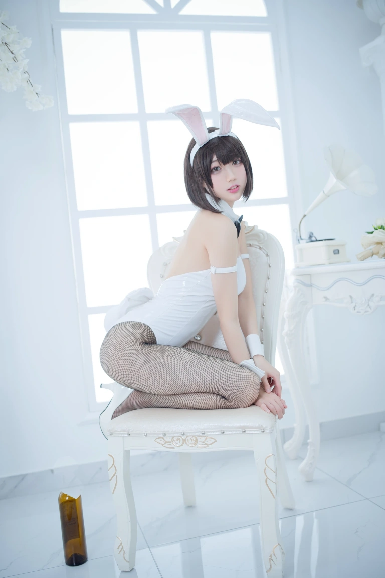 周叽是可爱兔兔《加藤惠兔女郎》主题写真：32张全套美图