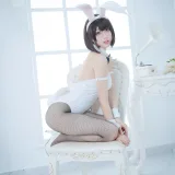 周叽是可爱兔兔《加藤惠兔女郎》主题写真：32张全套美图