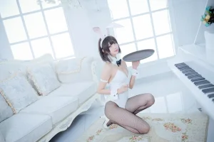 周叽是可爱兔兔《加藤惠兔女郎》主题写真：32张全套美图