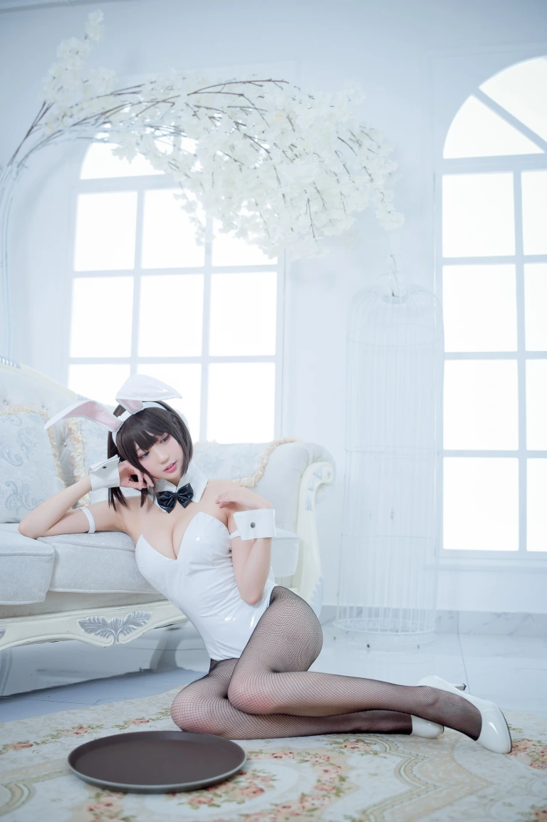 周叽是可爱兔兔《加藤惠兔女郎》主题写真：32张全套美图