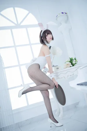 周叽是可爱兔兔《加藤惠兔女郎》主题写真：32张全套美图