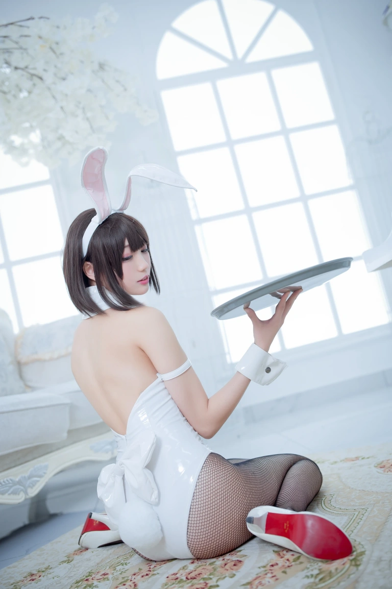 周叽是可爱兔兔《加藤惠兔女郎》主题写真：32张全套美图