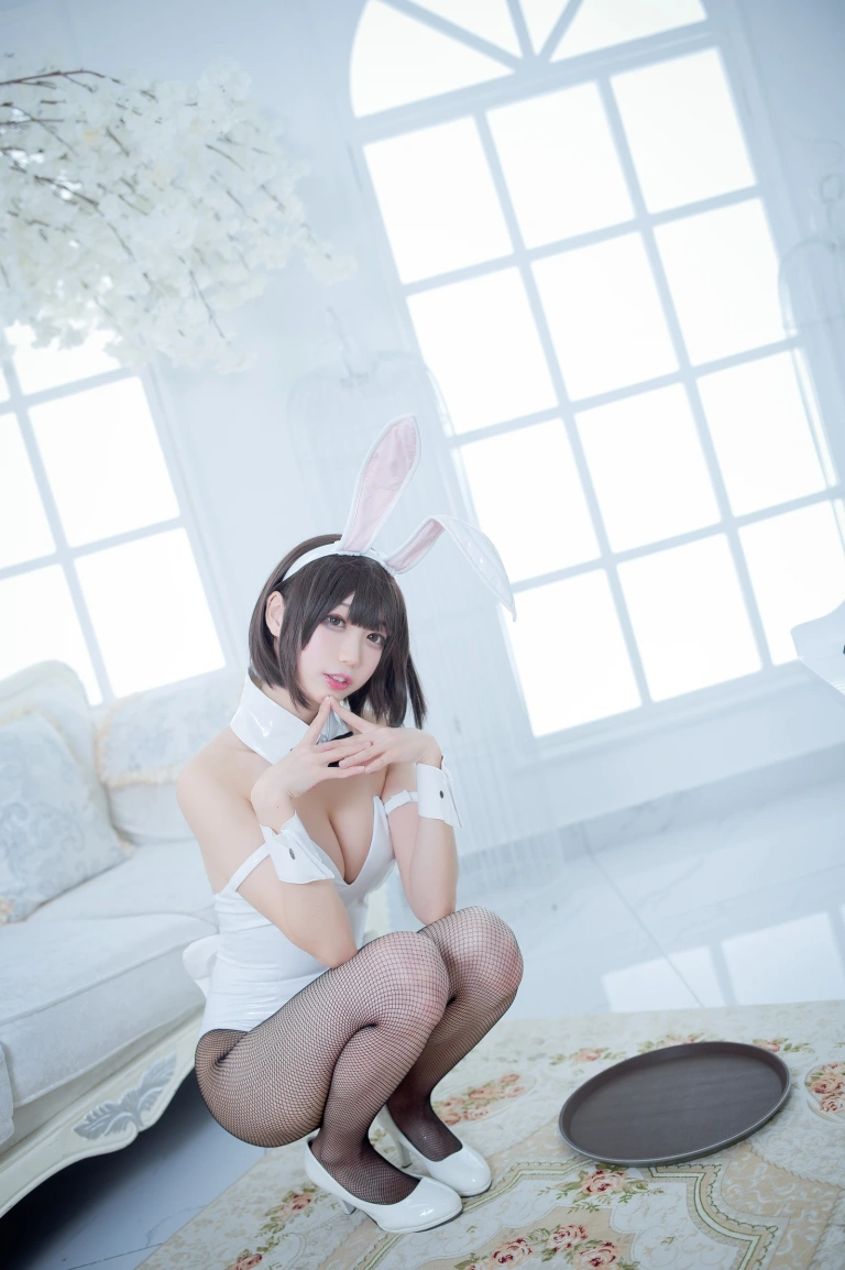 周叽是可爱兔兔《加藤惠兔女郎》主题写真：32张全套美图