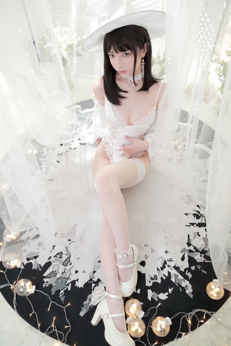 雯仔不讲道理《白女巫》主题写真：34张全套美图