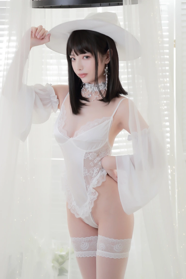 雯仔不讲道理《白女巫》主题写真：34张全套美图