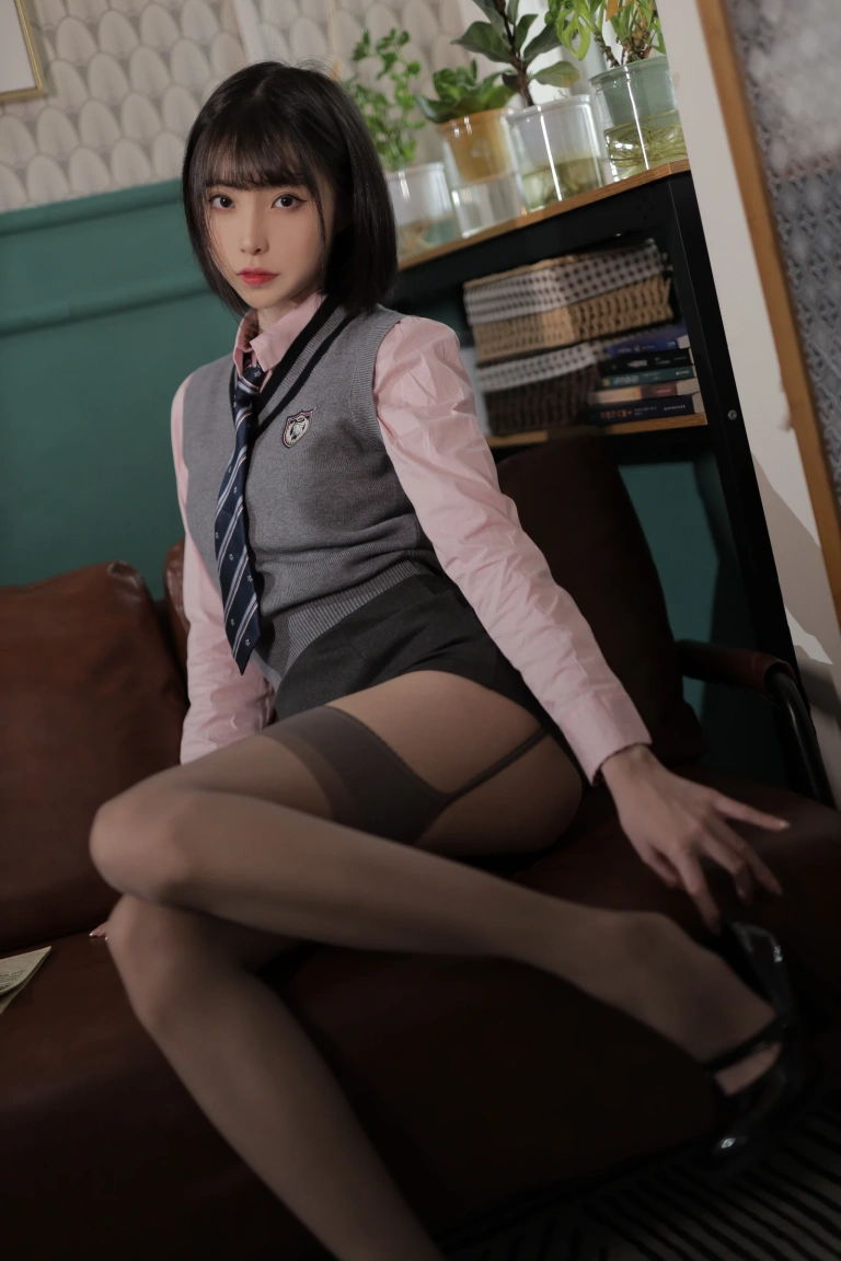 许岚《韩系制服》主题写真：40张全套美图