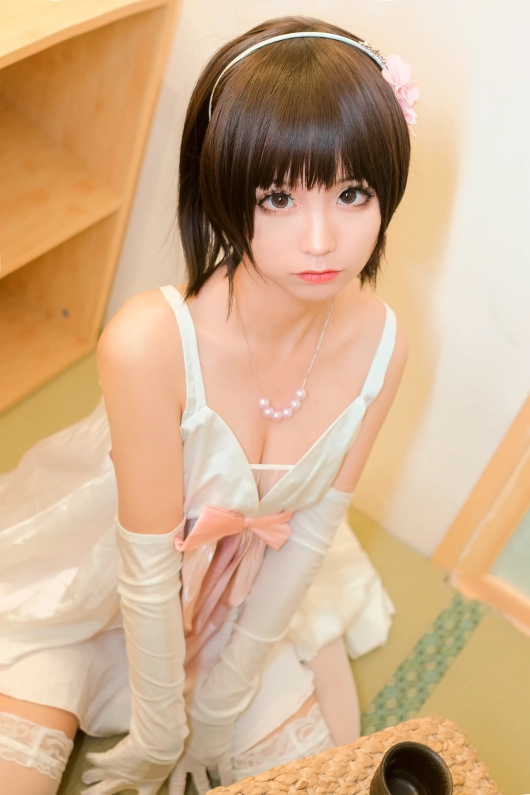 蠢沫沫《惠礼服》主题写真：40张全套美图