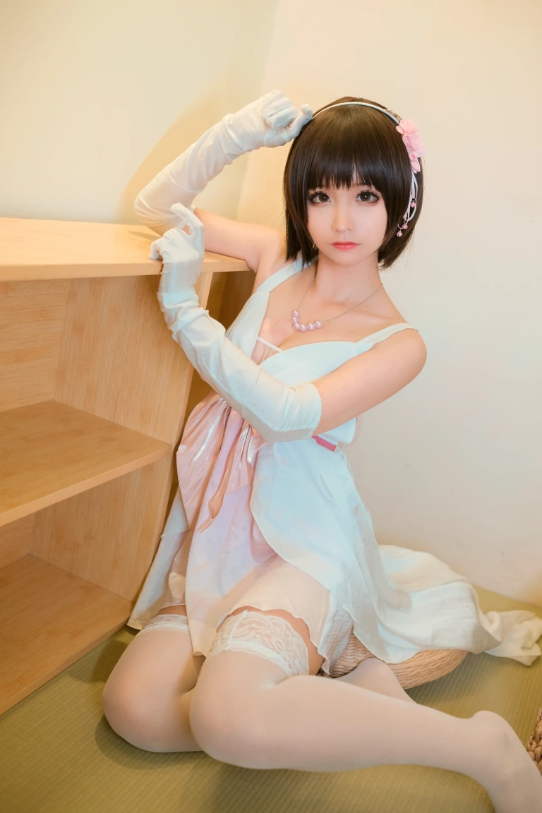蠢沫沫《惠礼服》主题写真：40张全套美图