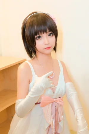 蠢沫沫《惠礼服》主题写真：40张全套美图