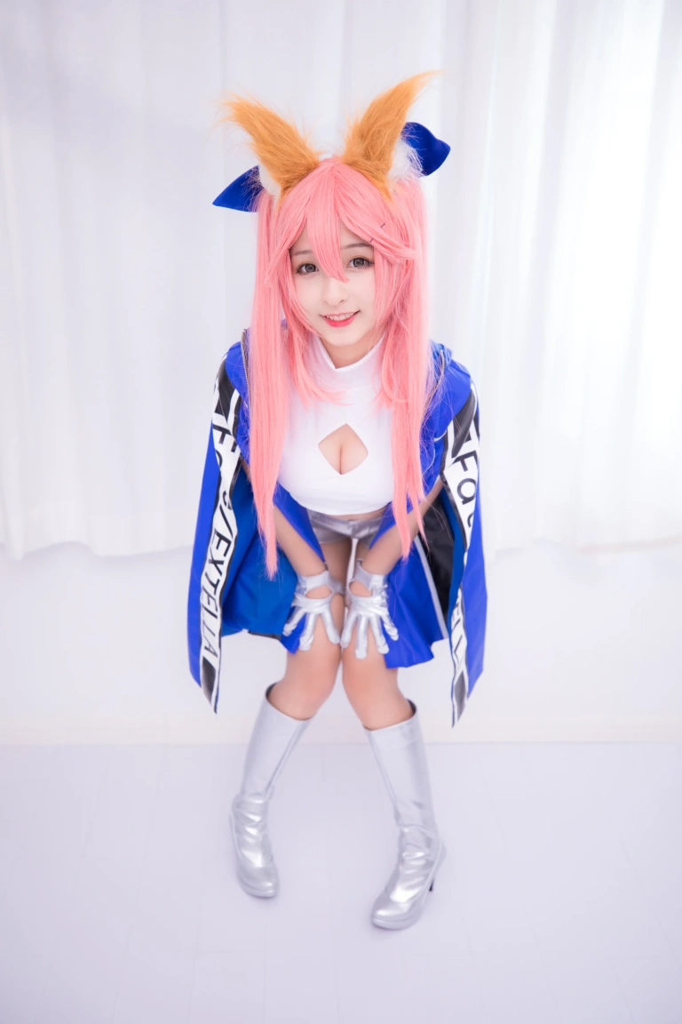 神楽坂真冬《第二季 序号4：玉藻前《目標はあなた、エンジン全開》》主题写真：150张全套美图