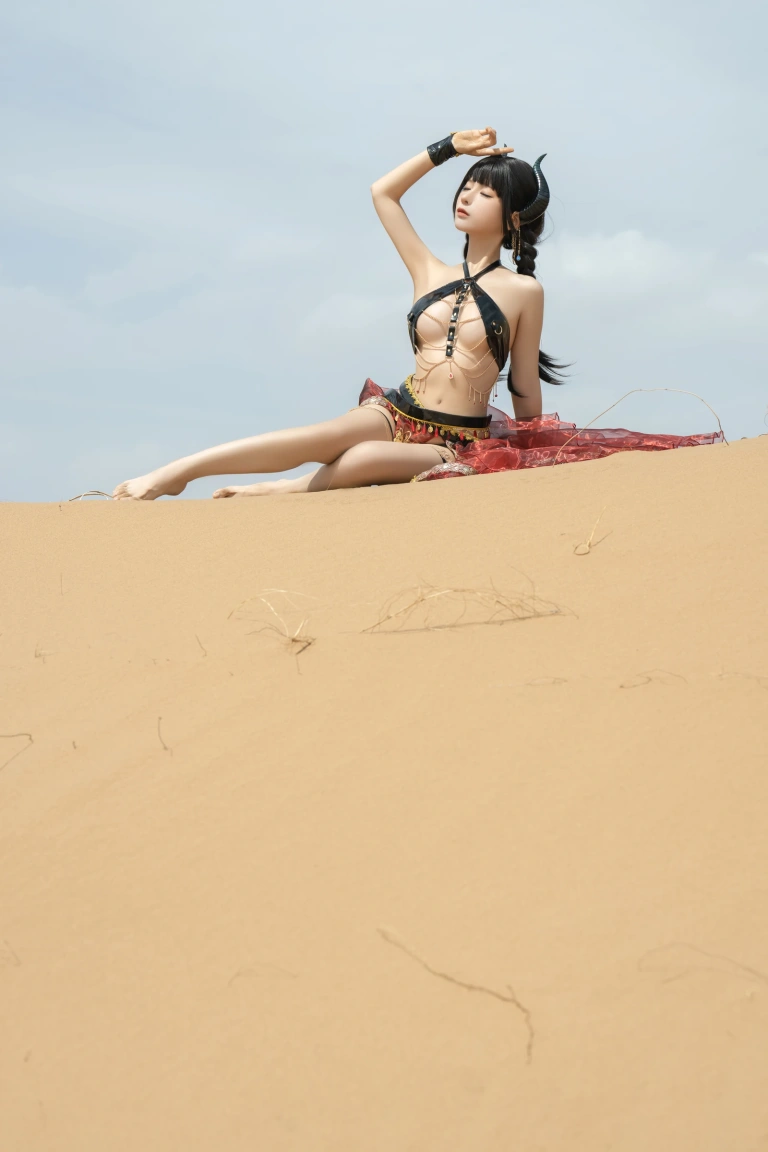 蠢沫沫《沙漠魅魔》主题写真：9张全套美图