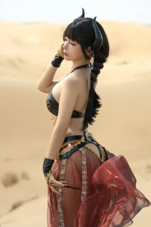 蠢沫沫《沙漠魅魔》主题写真：9张全套美图