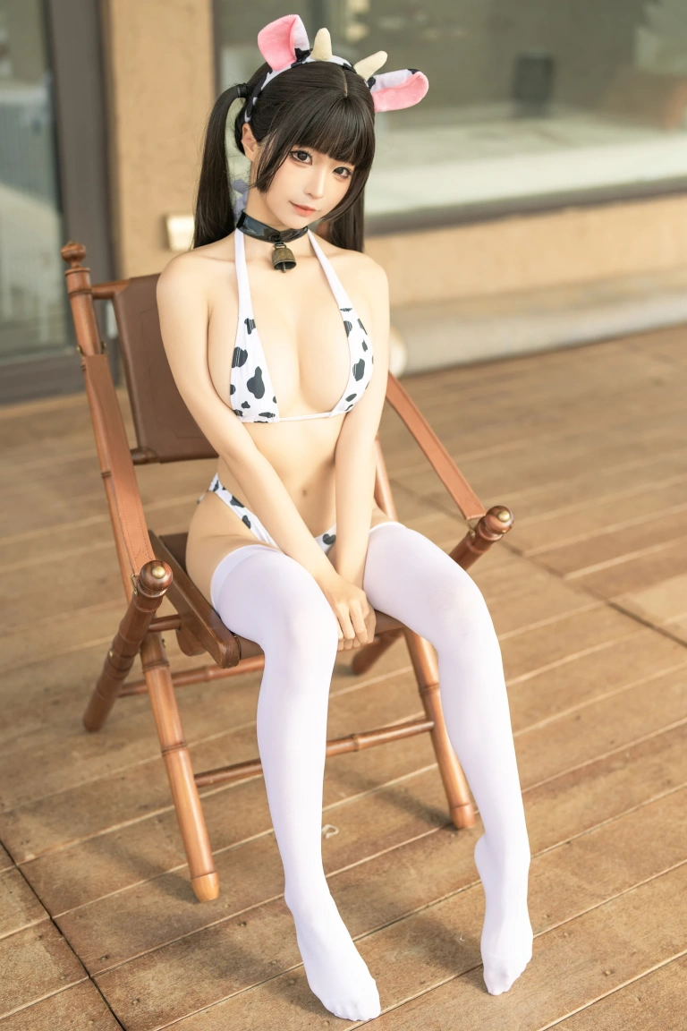 蠢沫沫《沙漠牛牛女仆》主题写真：6张全套美图