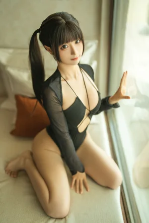 蠢沫沫《室内比基尼》主题写真：17张全套美图