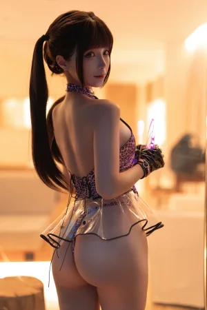 蠢沫沫《透明泳裙》主题写真：16张全套美图