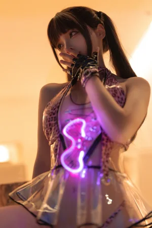 蠢沫沫《透明泳裙》主题写真：16张全套美图
