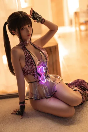 蠢沫沫《透明泳裙》主题写真：16张全套美图