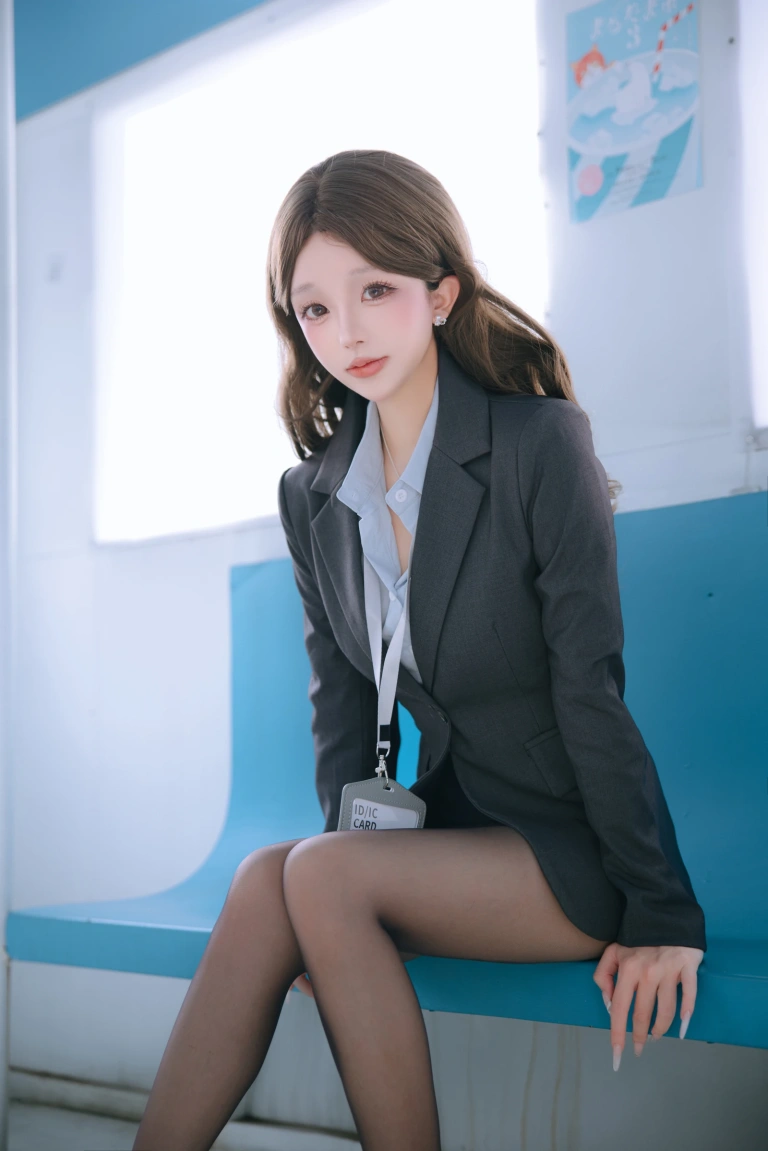 日奈娇(椎名莜)《电车上班族》主题写真：242张全套美图，含4个视频