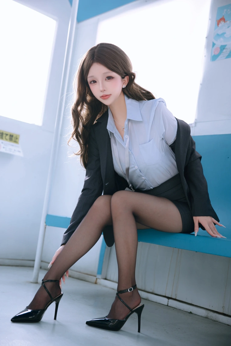 日奈娇(椎名莜)《电车上班族》主题写真：242张全套美图，含4个视频