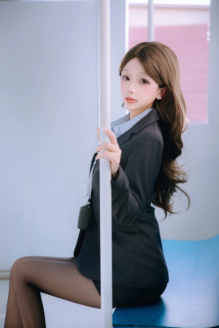日奈娇(椎名莜)《电车上班族》主题写真：242张全套美图，含4个视频