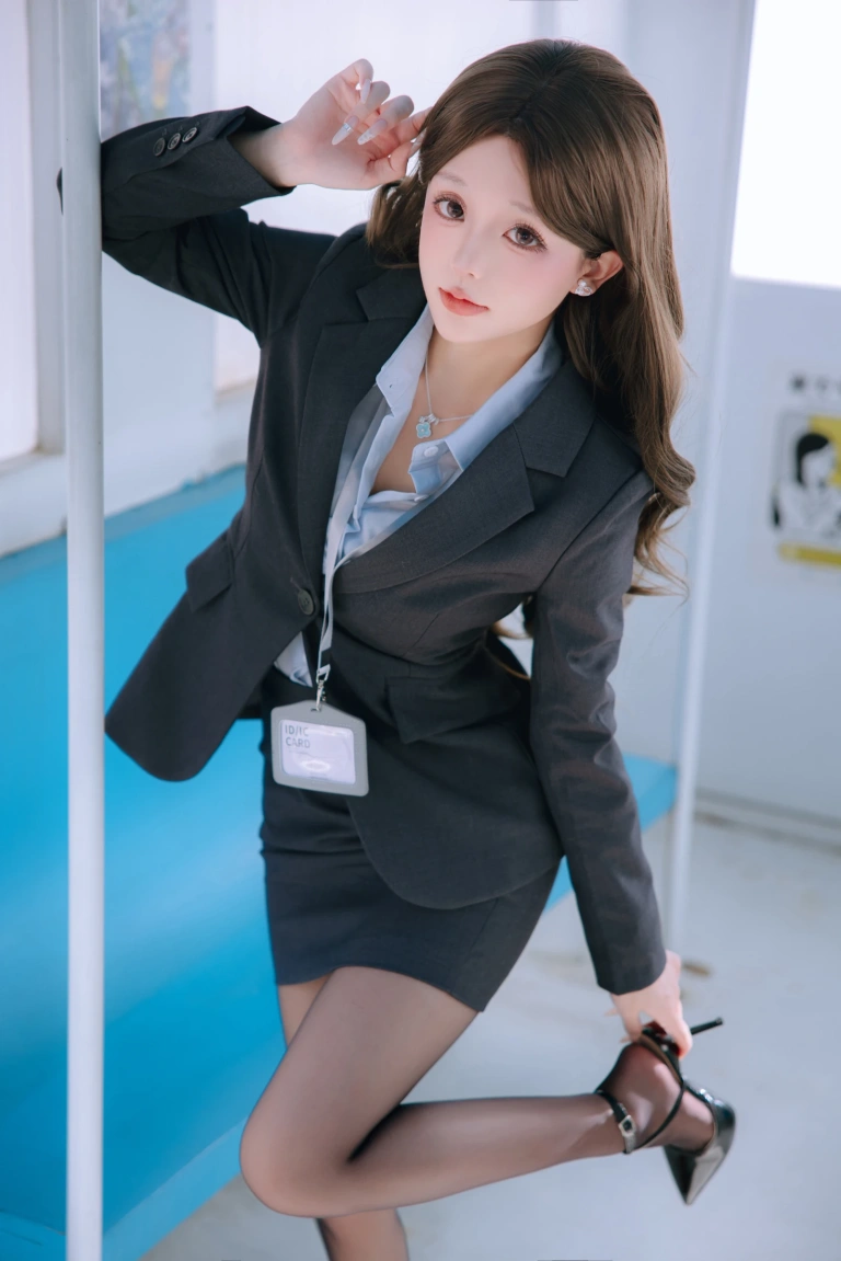 日奈娇(椎名莜)《电车上班族》主题写真：242张全套美图，含4个视频