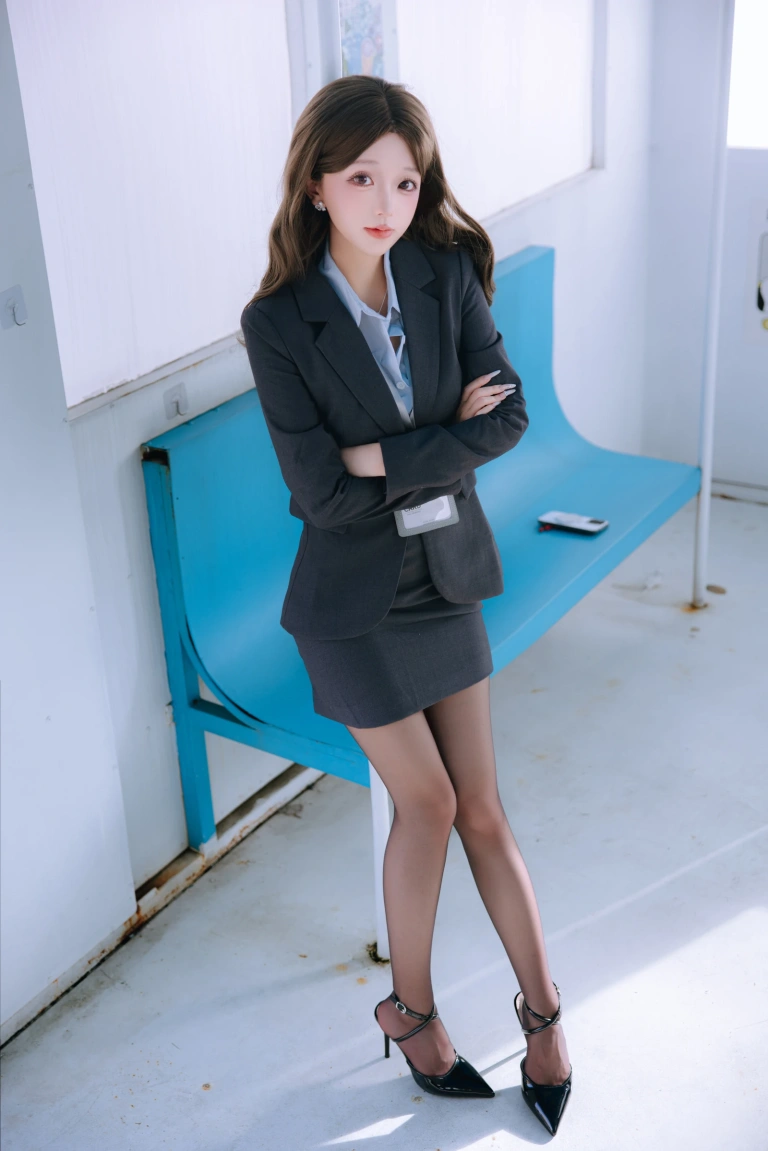 日奈娇(椎名莜)《电车上班族》主题写真：242张全套美图，含4个视频