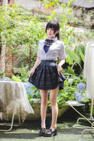 日奈娇(椎名莜)《死库水》主题写真：130张全套美图