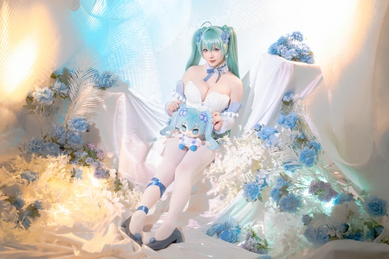 星之迟迟《2024年02月计划A 初音未来 粉蝶花精灵》主题写真：54张全套美图，含1个视频