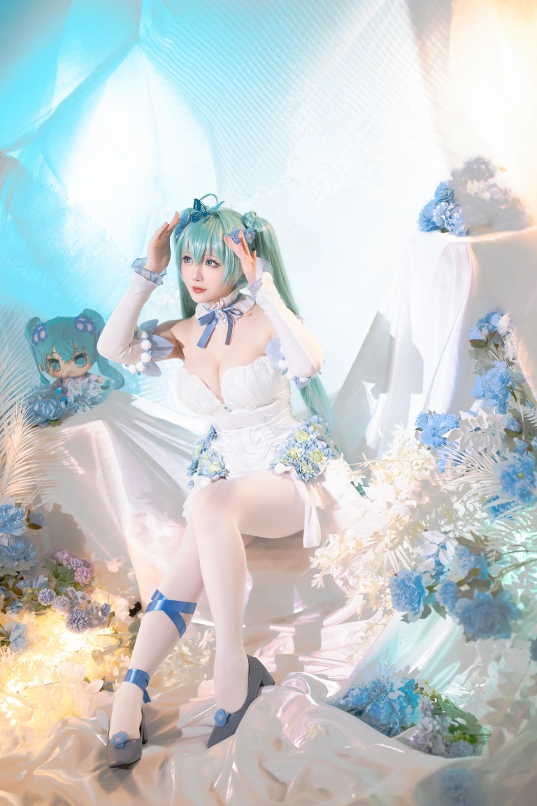 星之迟迟《2024年02月计划A 初音未来 粉蝶花精灵》主题写真：54张全套美图，含1个视频