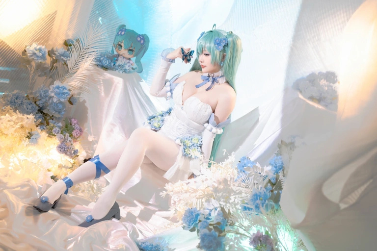 星之迟迟《2024年02月计划A 初音未来 粉蝶花精灵》主题写真：54张全套美图，含1个视频