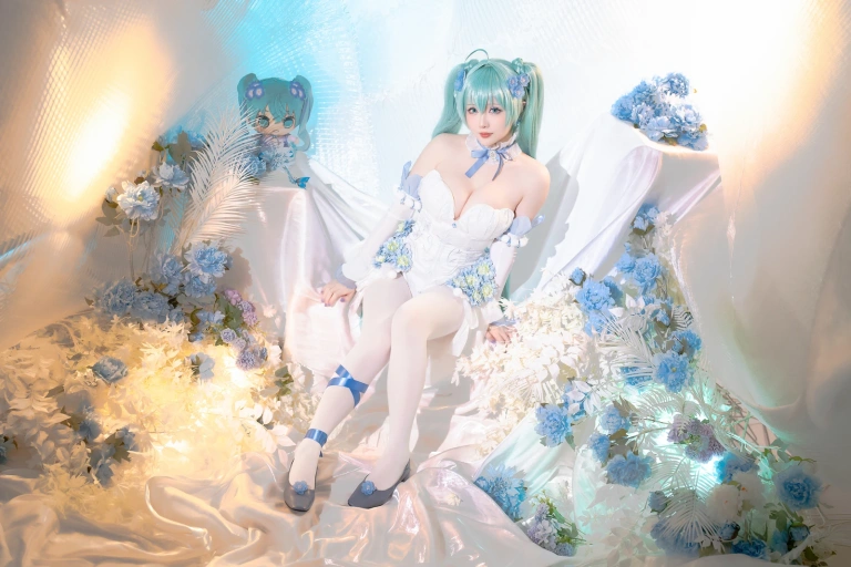 星之迟迟《2024年02月计划A 初音未来 粉蝶花精灵》主题写真：54张全套美图，含1个视频