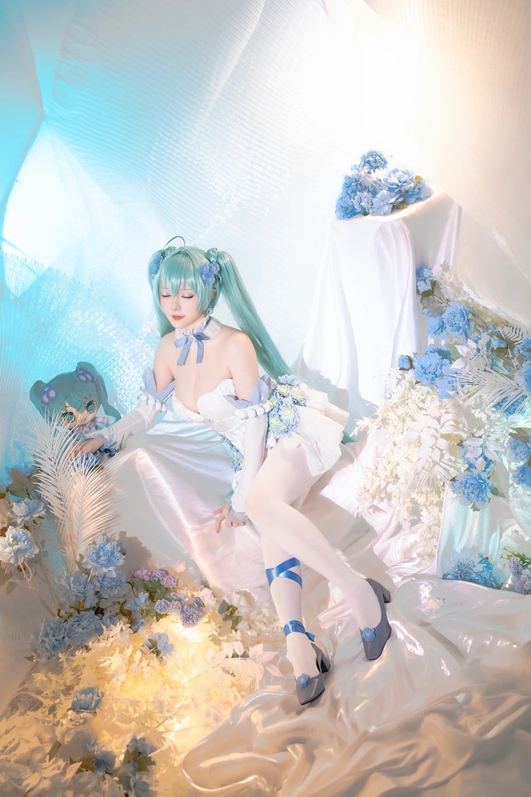 星之迟迟《2024年02月计划A 初音未来 粉蝶花精灵》主题写真：54张全套美图，含1个视频