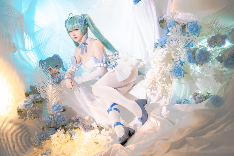 星之迟迟《2024年02月计划A 初音未来 粉蝶花精灵》主题写真：54张全套美图，含1个视频