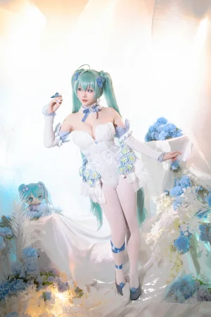 星之迟迟《2024年02月计划A 初音未来 粉蝶花精灵》主题写真：54张全套美图，含1个视频