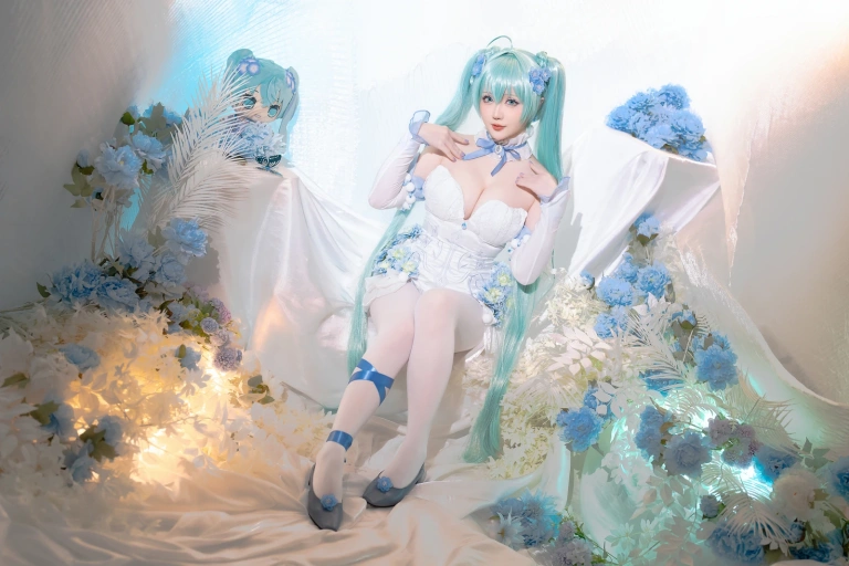 星之迟迟《2024年02月计划A 初音未来 粉蝶花精灵》主题写真：54张全套美图，含1个视频