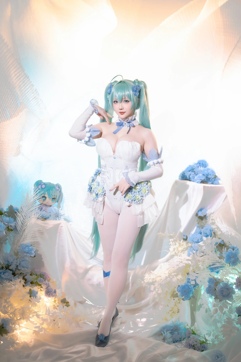星之迟迟《2024年02月计划A 初音未来 粉蝶花精灵》主题写真：54张全套美图，含1个视频