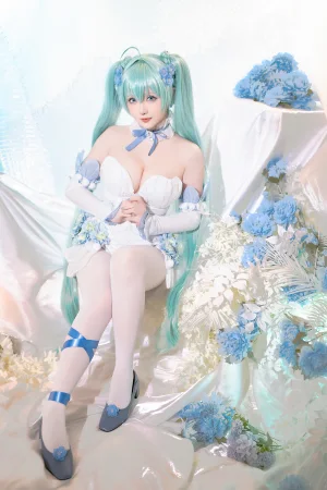 星之迟迟《2024年02月计划A 初音未来 粉蝶花精灵》主题写真：54张全套美图，含1个视频