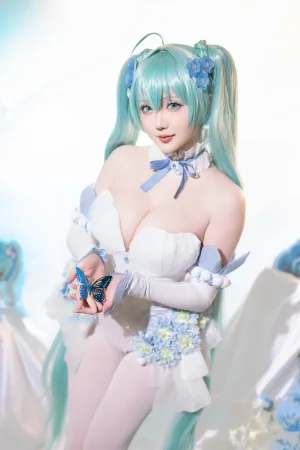 星之迟迟《2024年02月计划A 初音未来 粉蝶花精灵》主题写真：54张全套美图，含1个视频