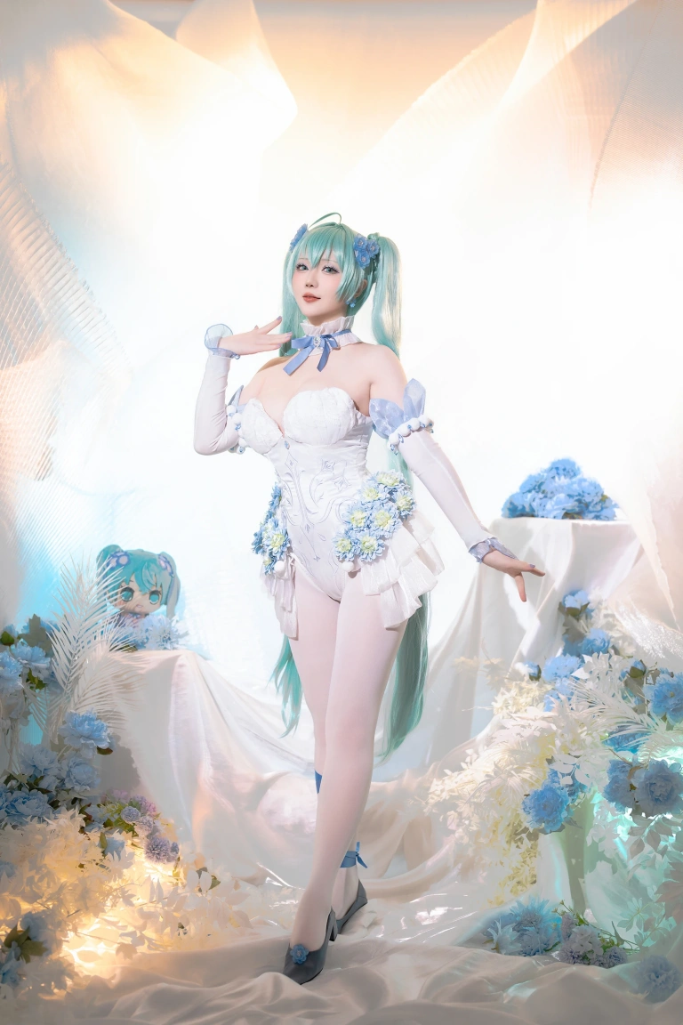 星之迟迟《2024年02月计划A 初音未来 粉蝶花精灵》主题写真：54张全套美图，含1个视频