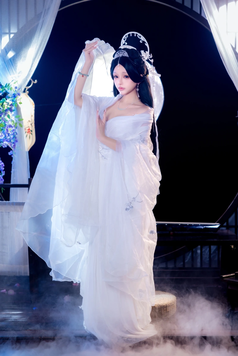 日奈娇(椎名莜)《白月光》主题写真：216张全套美图，含2个视频