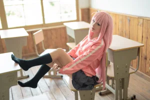 蠢沫沫《9月》主题写真：26张全套美图