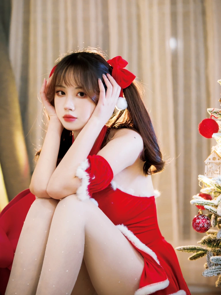 念雪《玫瑰礼物》主题写真：30张全套美图