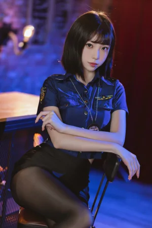 许岚《黑丝女警》主题写真：60张全套美图