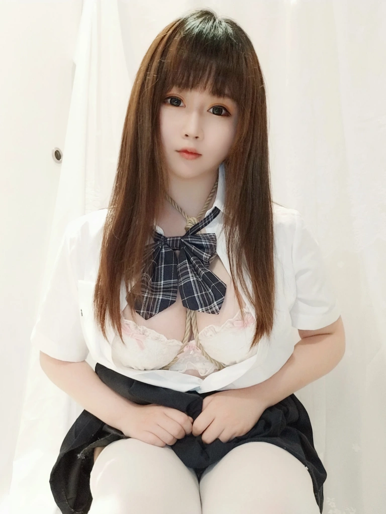 依酱《裙底的秘密》主题写真：63张全套美图