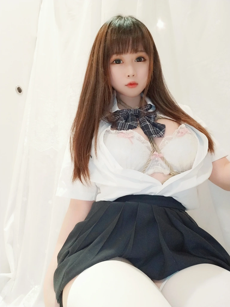 依酱《裙底的秘密》主题写真：63张全套美图