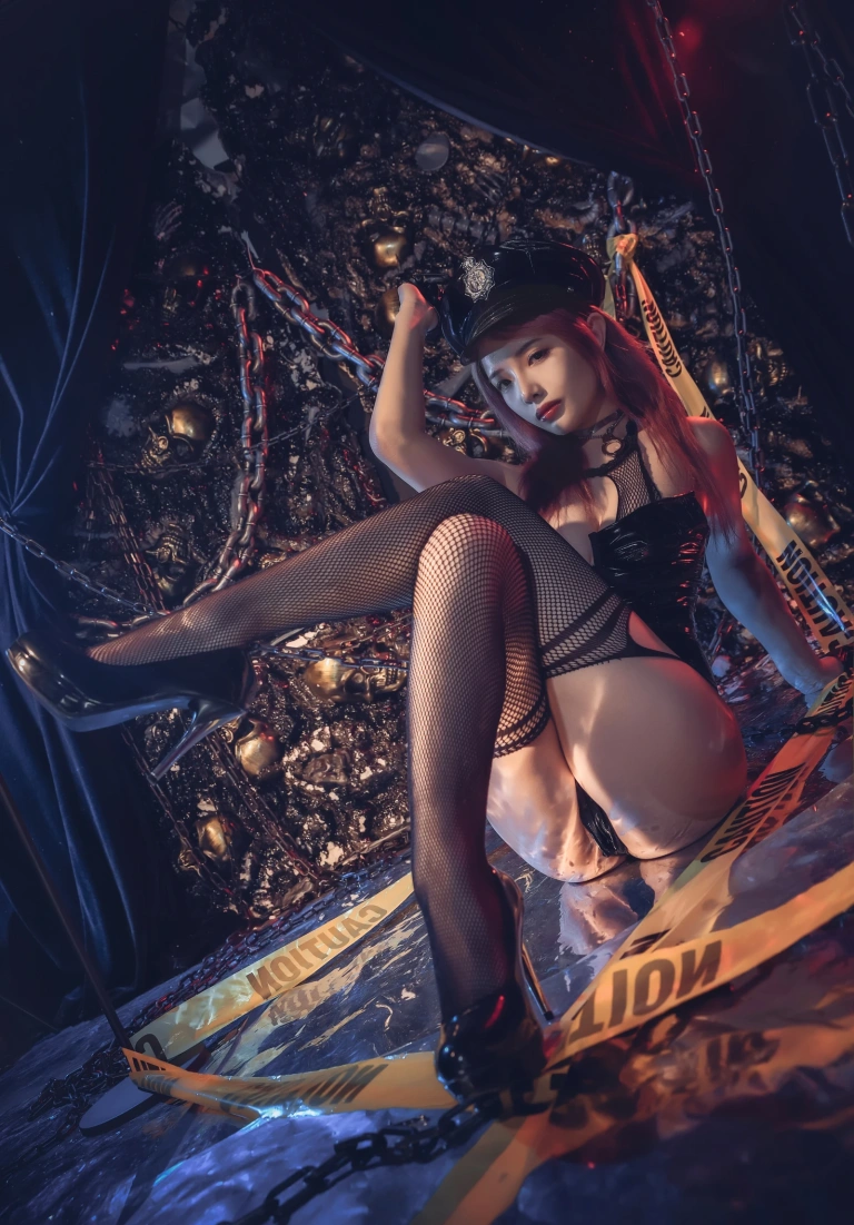 雯仔不讲道理《超S女警》主题写真：32张全套美图，含5个视频