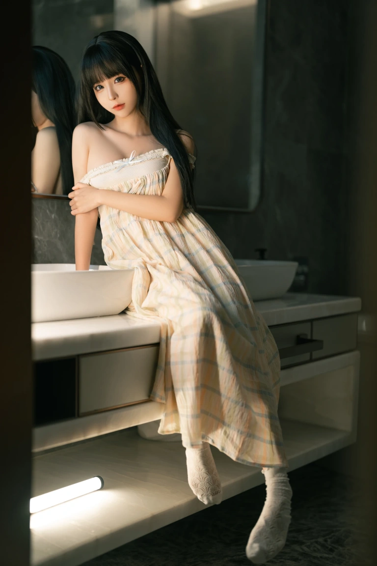 蠢沫沫《晨醒》主题写真：14张全套美图