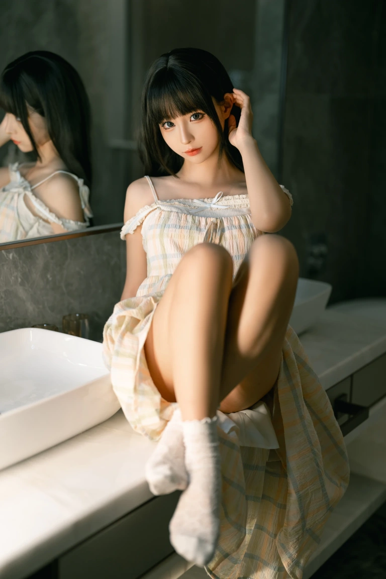 蠢沫沫《晨醒》主题写真：14张全套美图