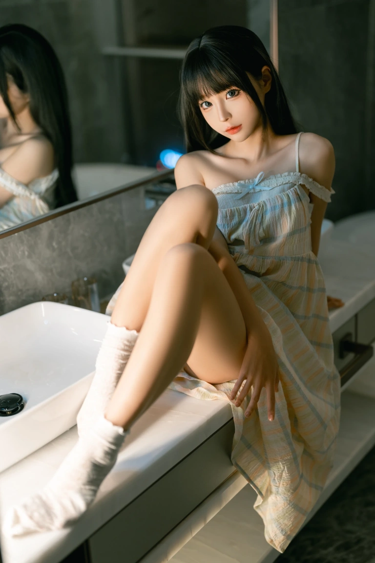 蠢沫沫《晨醒》主题写真：14张全套美图